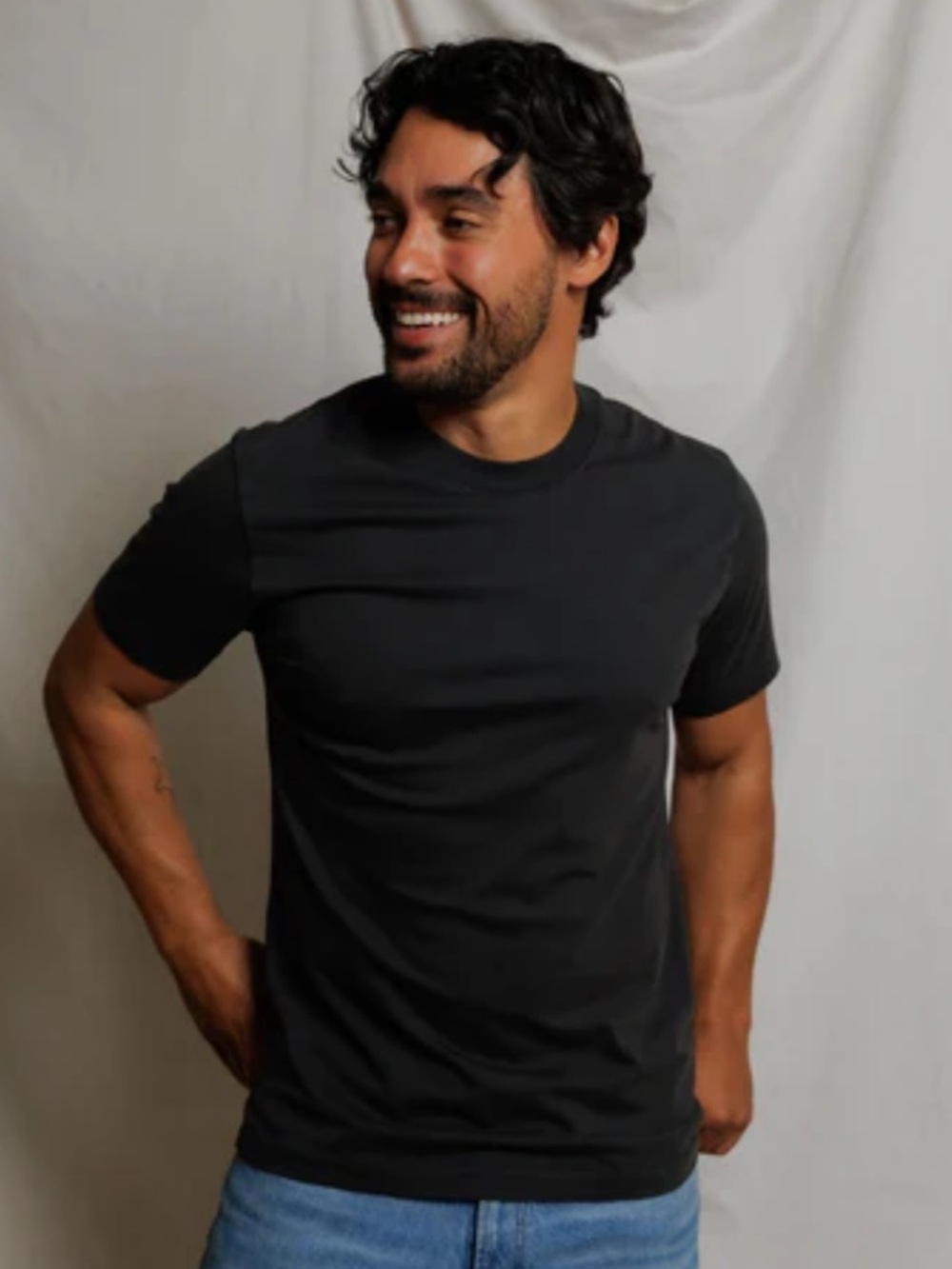 Perfectwhitetee Men’s Medium Mick Tee Black Basic